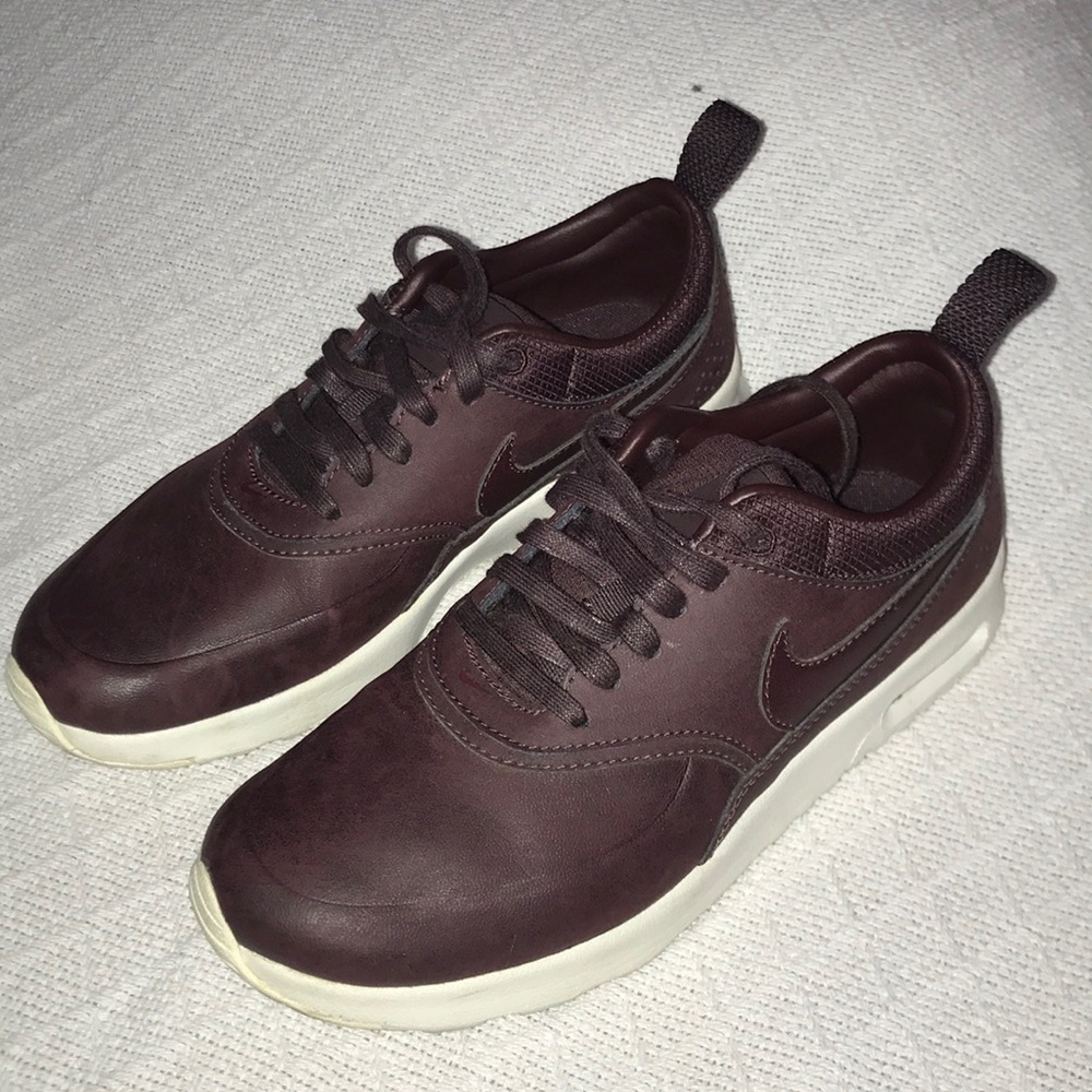 Nike Thea | Leather